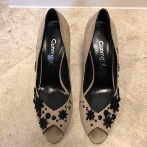 Women’s peep toe sandal